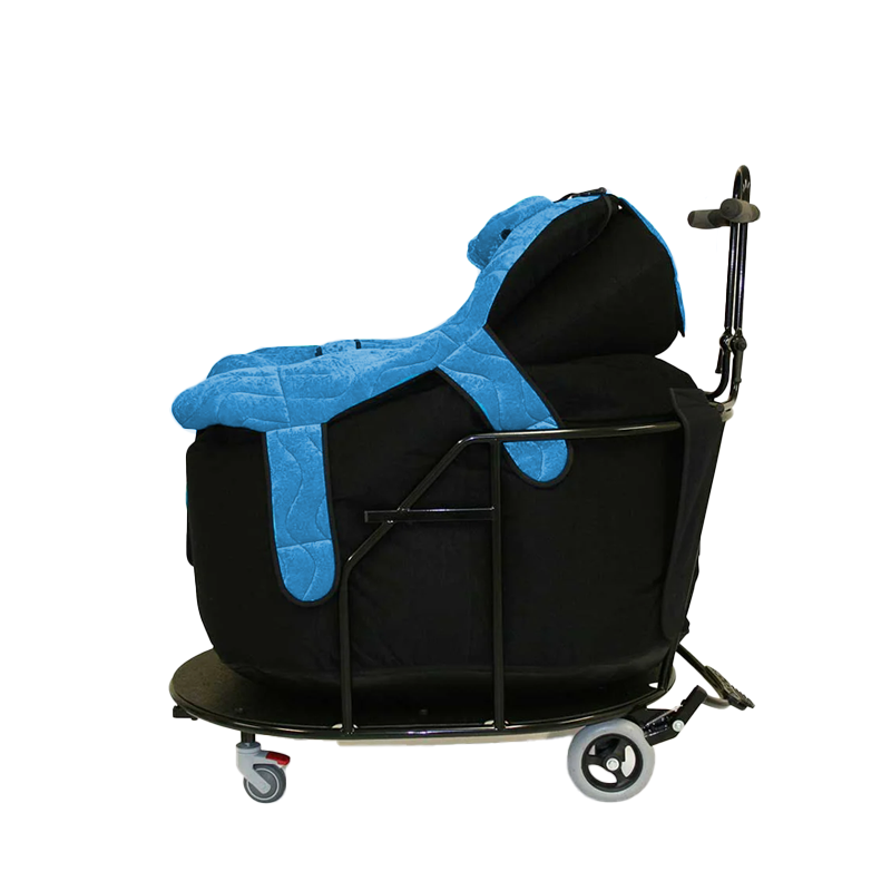 Ppod-stol med blått överdrag monterad på mobil bas med hjul och handtag.