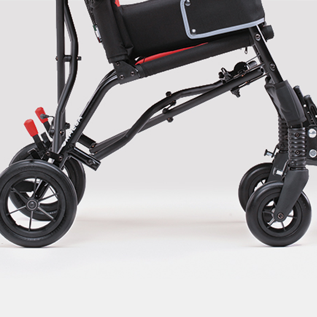 Punkteringsfria hjul på CLIP-vagnen, anpassade för olika underlag och utrustade med bromsar.