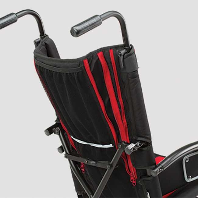 Ryggstöd på CLIP-vagnen med justerbar lutning och praktisk förvaringskorg på baksidan.