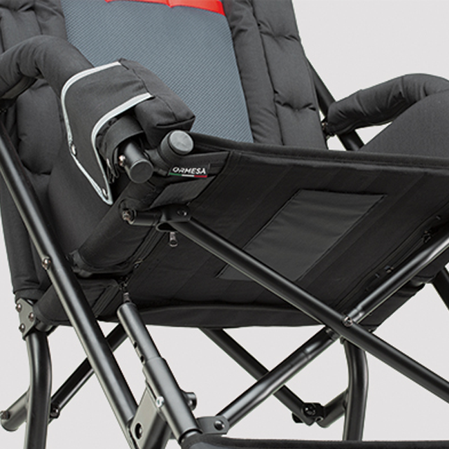 Säte på CLIP-vagnen med lätt lutning för bättre komfort.