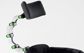 Multijusterbart huvudstöd som ger stabilt och anpassningsbart stöd.