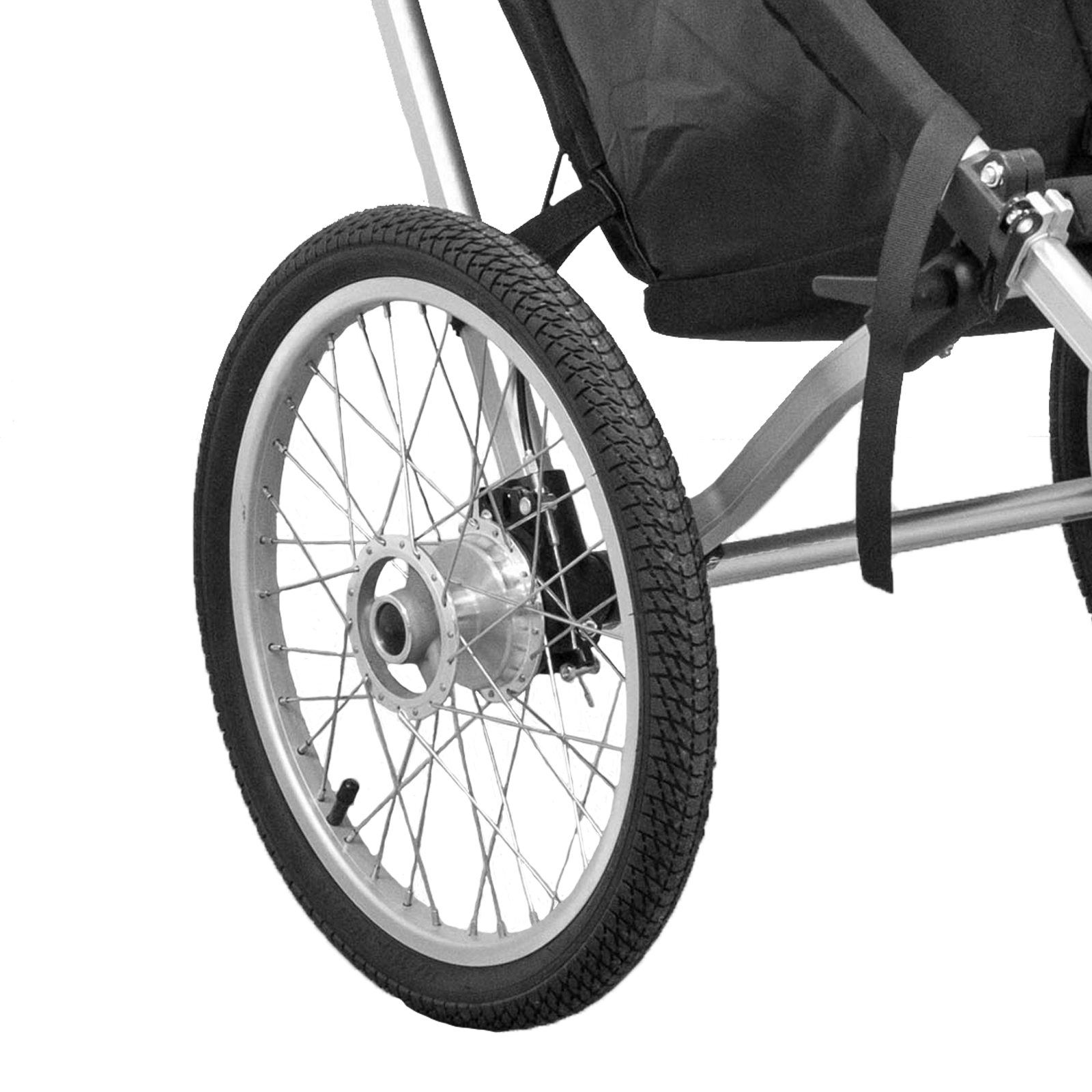 Stort luftfyllt bakhjul på KFN 4Wheeler som ger stabilitet på ojämnt underlag.