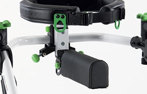 Fällbar sadel som kan vikas undan vid behov för enklare användning.