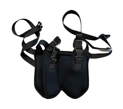 Grensele Dynamic med justerbara remmar för trygg och stabil sittposition.