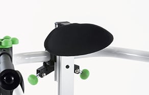 Korsryggstöd som ger stöd åt ländryggen vid gångträning.